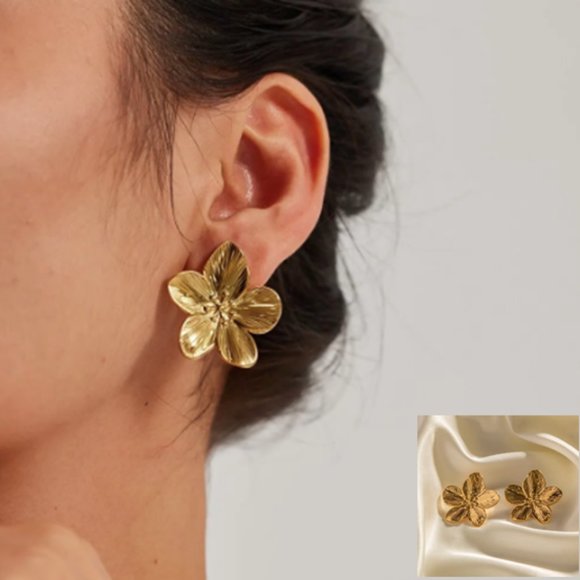 🍏50% OFF/3+...Statement Flower Stud Earrings (Gold color) - Picture 12 of 16